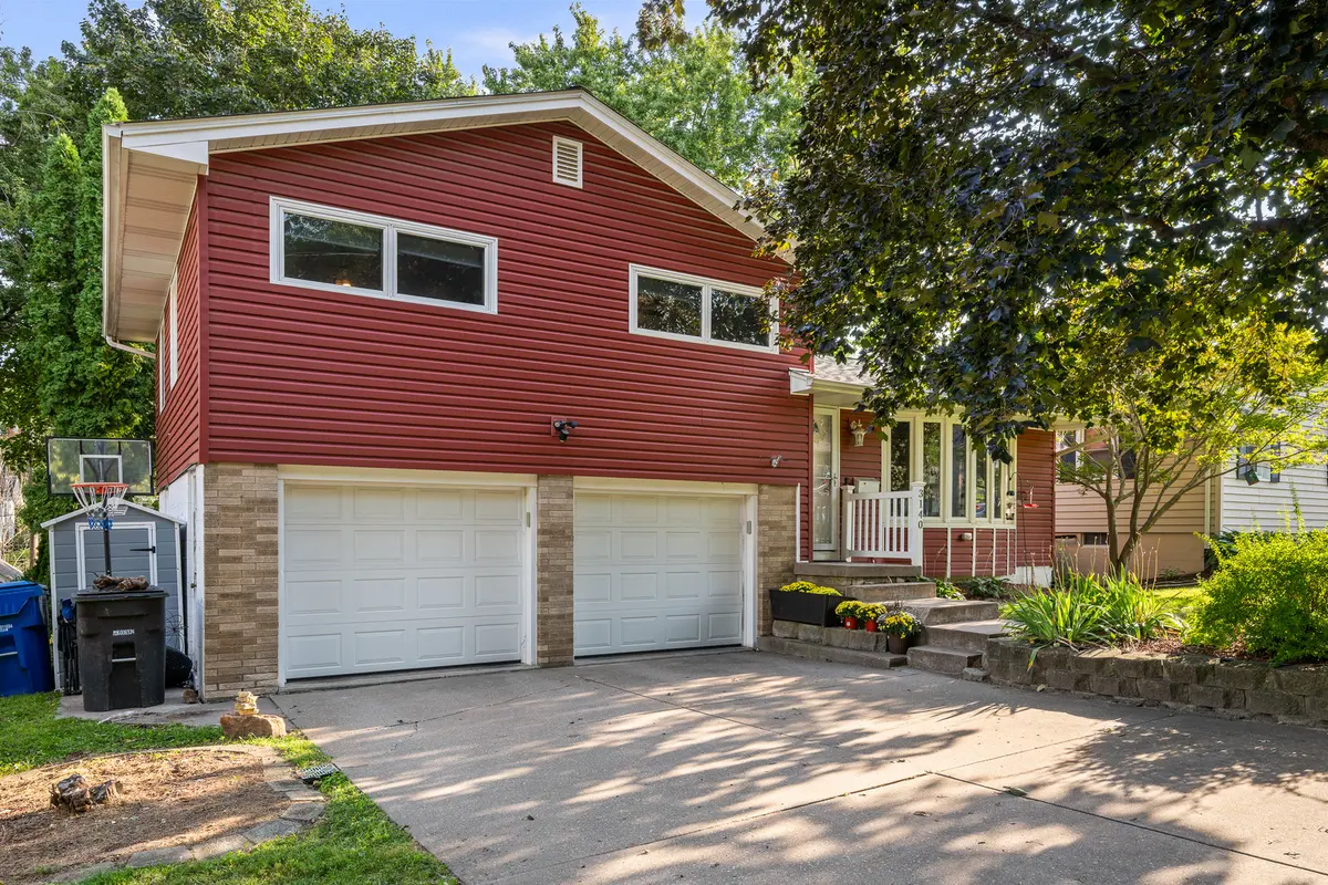 3140 11th AVE, Moline, IL 61265