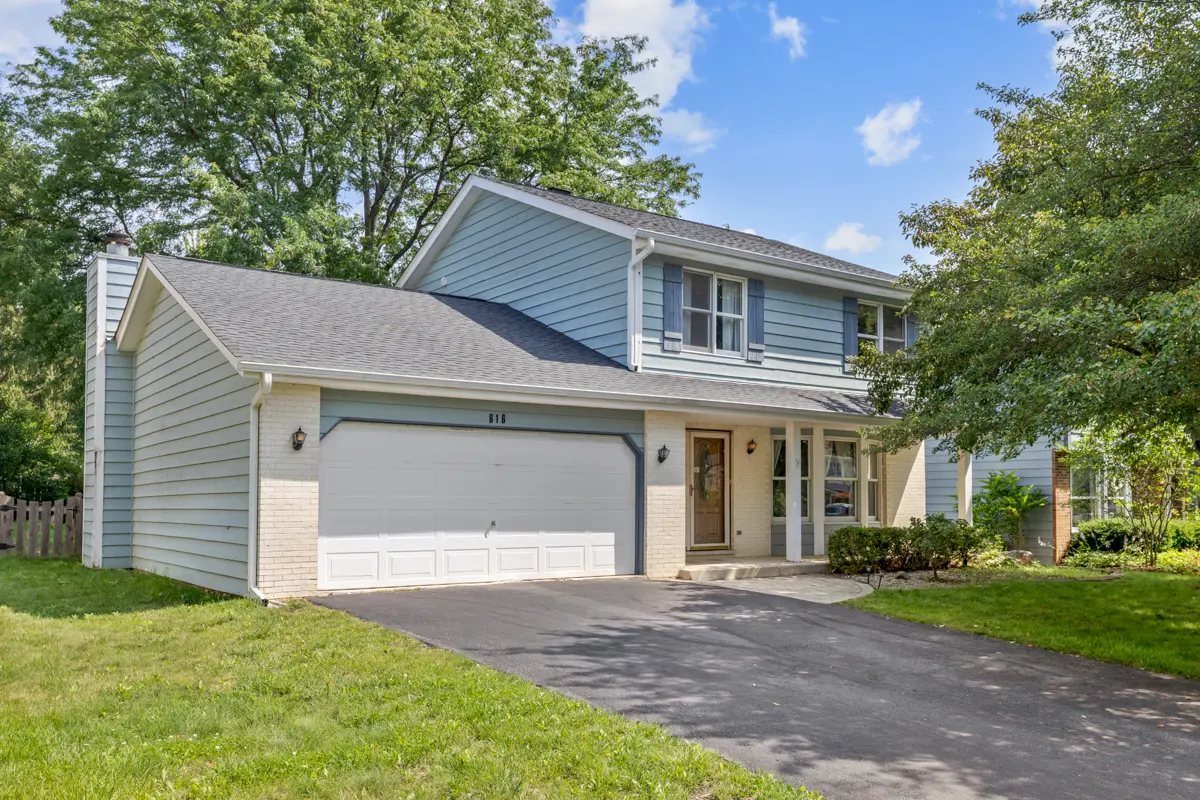 616 Blue Spruce LN, Mundelein, IL 60060