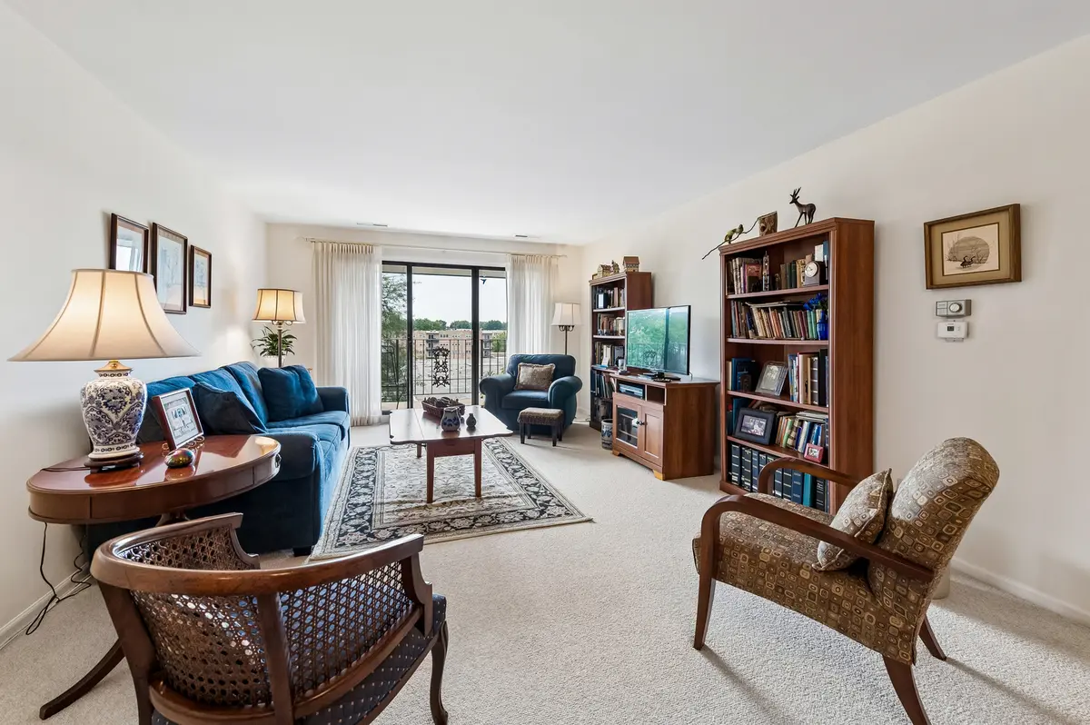 5200 Oakton ST #408, Skokie, IL 60077