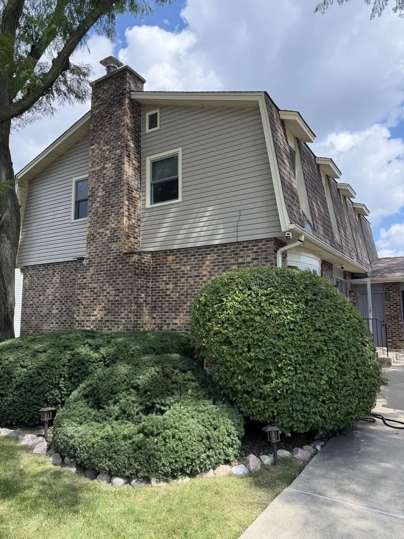 511 Cottonwood LN, Schaumburg, IL 60193