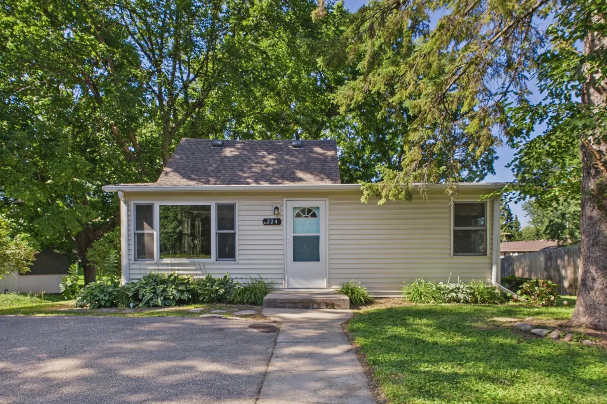 224 W 78th ST, Chanhassen, MN 55317
