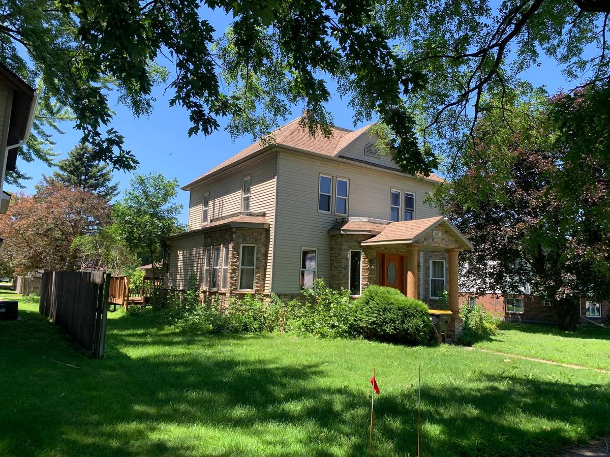 307 1st ST SE, Fairfax, MN 55332