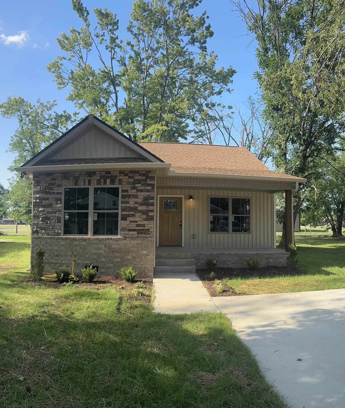 207 Strawberry St, Portland, TN 37148