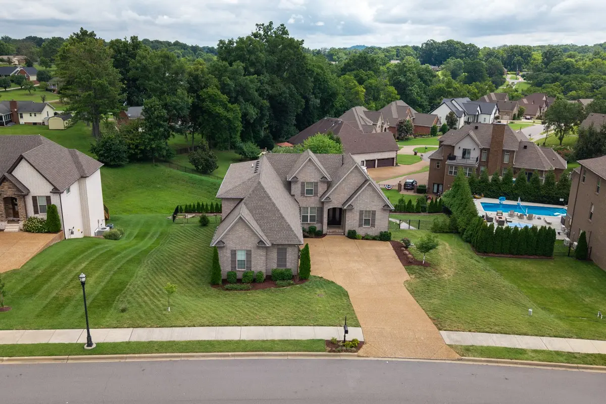 1110 Luxborough Dr, Hendersonville, TN 37075