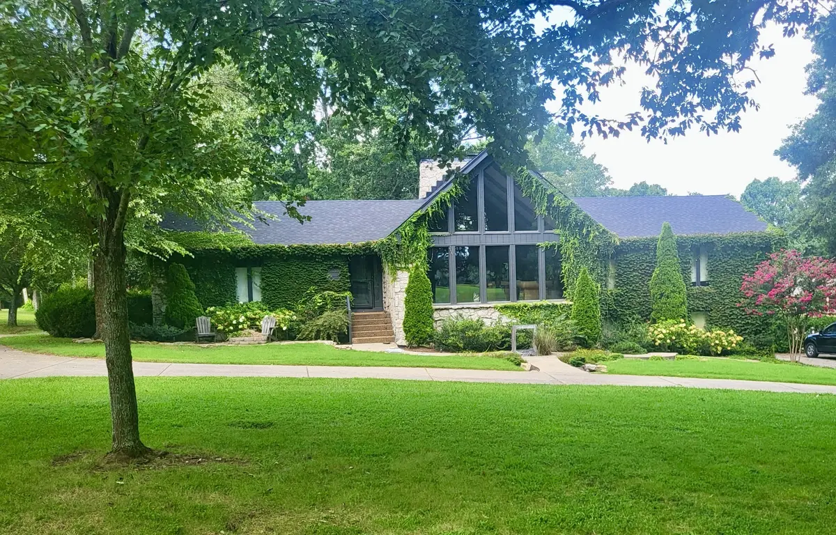 559 Forest Retreat Rd, Hendersonville, TN 37075