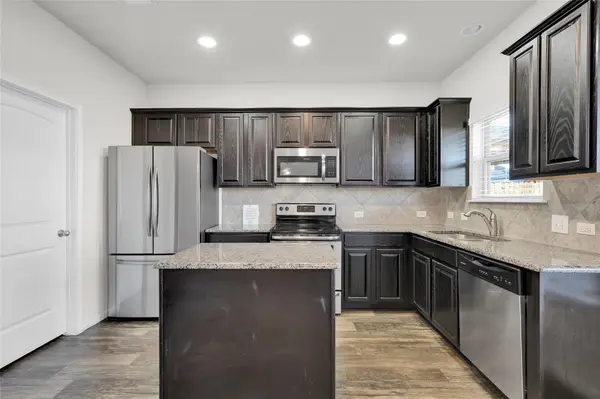 517 Pinnacle DR, Georgetown, TX 78626