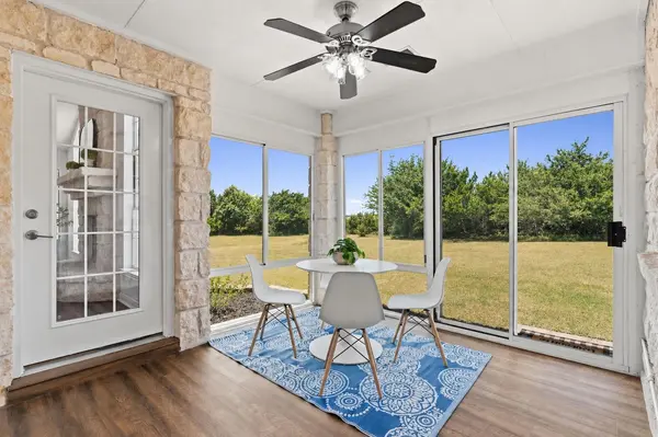 207 Meadow Oaks DR, Dripping Springs, TX 78620