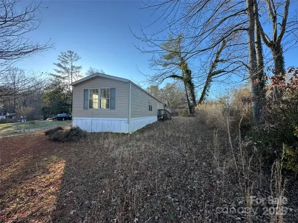 200 Rolling Oaks DR, Hendersonville, NC 28791