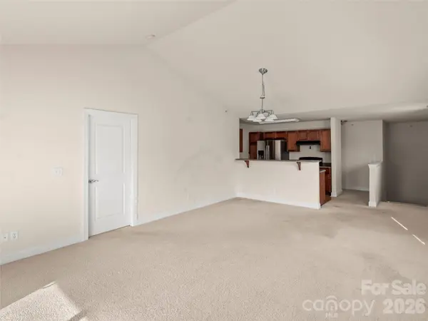123 Foxden DR #201, Fletcher, NC 28732