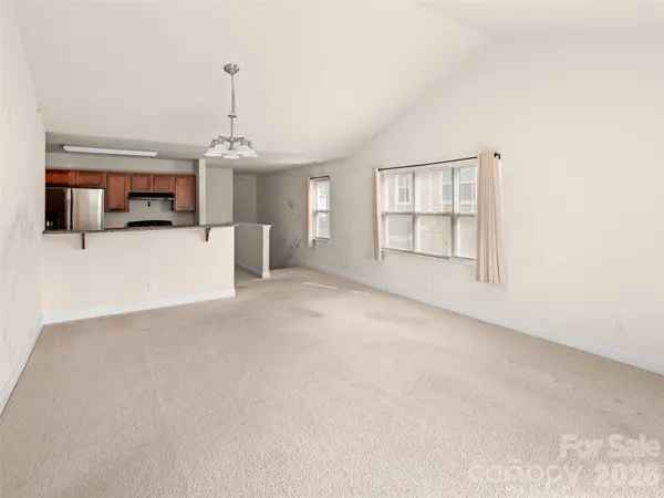 123 Foxden DR #201, Fletcher, NC 28732
