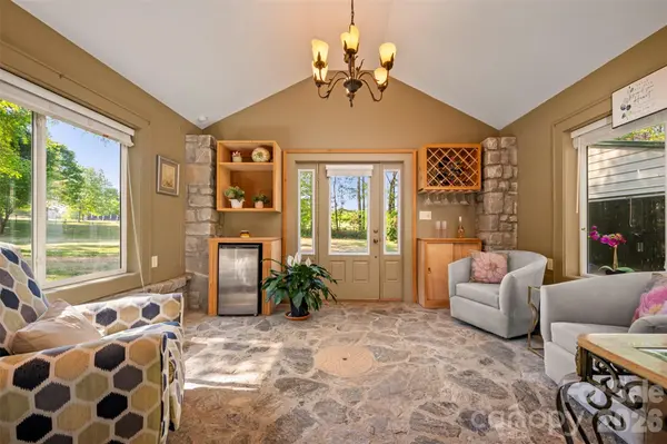 183-185 Rubin Thorne RD, Campobello, SC 29322