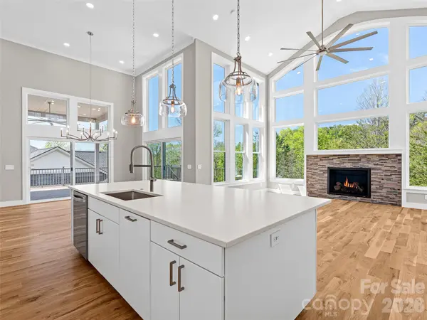 49 Al Dorf DR, Weaverville, NC 28787