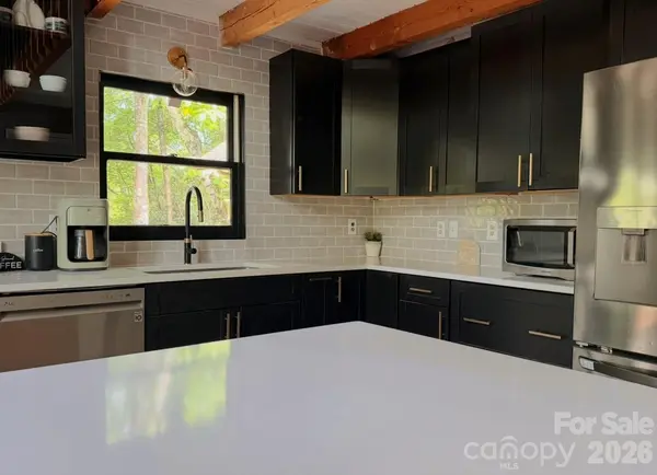 89 Woodcliff LOOP, Newland, NC 28657