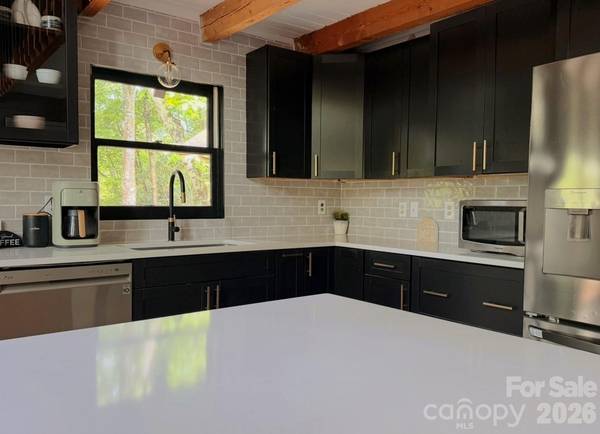 89 Woodcliff LOOP, Newland, NC 28657