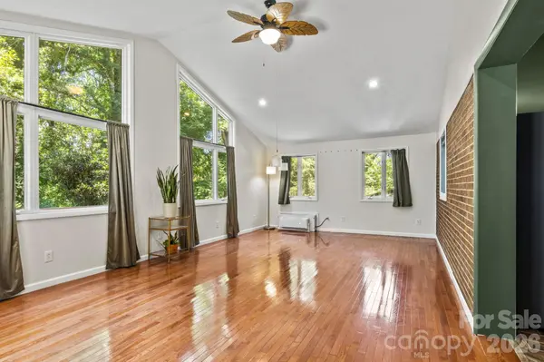2951 7th Street DR NE, Hickory, NC 28601