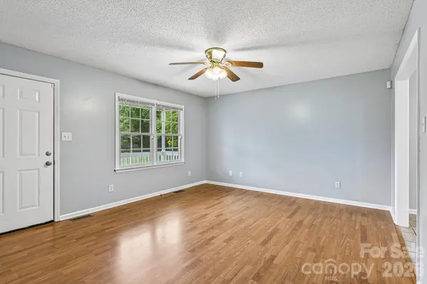 738 Mcdaniel RD, Kings Mountain, NC 28086