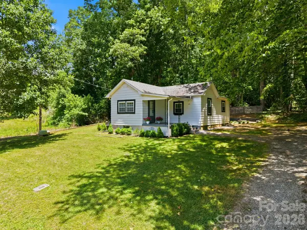 1320 Tom Fox ST, Morganton, NC 28655