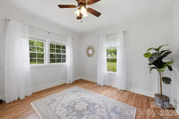 1320 Tom Fox ST, Morganton, NC 28655