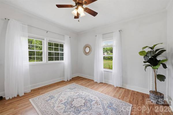 1320 Tom Fox ST, Morganton, NC 28655