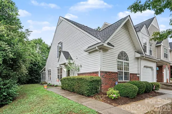 927 Sparrows Nest LN, Pineville, NC 28134