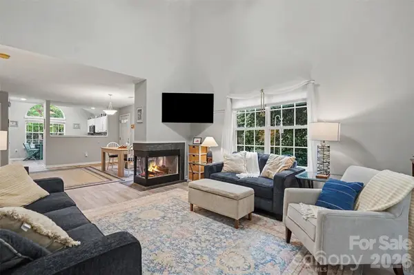 927 Sparrows Nest LN, Pineville, NC 28134