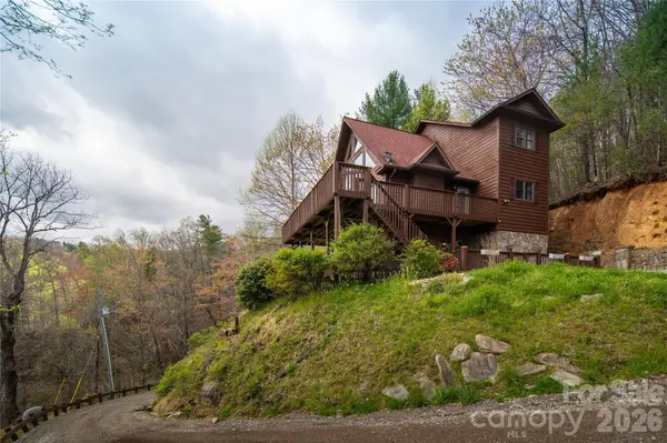 6006 Waterfalls RD, Lenoir, NC 28645
