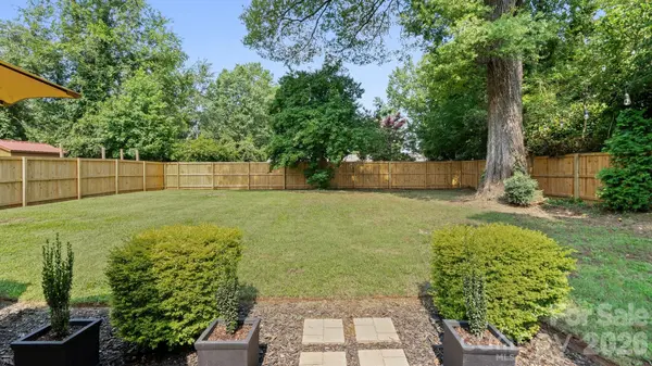914 Crestmere ST, Charlotte, NC 28208