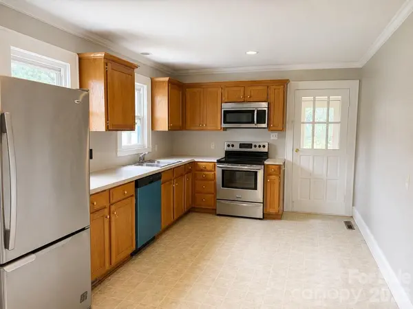 802 3rd ST SE, Conover, NC 28613