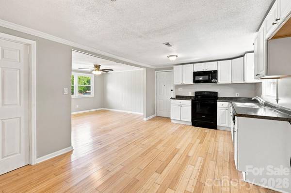 1021 S Caldwell AVE, Newton, NC 28658