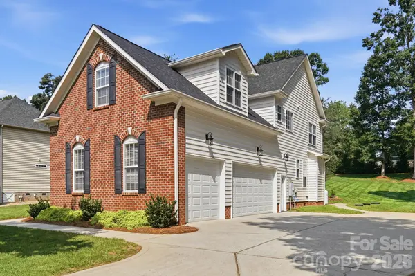 5875 Tipperary DR, Denver, NC 28037