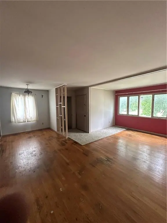 327 E 7TH ST, Maryville, MO 64468