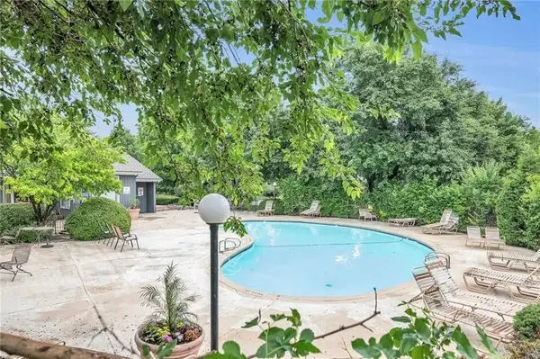 12722 W 110th TER, Overland Park, KS 66210