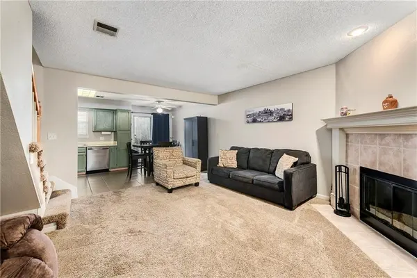 6033 NE Moonstone DR, Lee's Summit, MO 64064