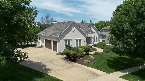 5002 W 143rd TER, Leawood, KS 66224