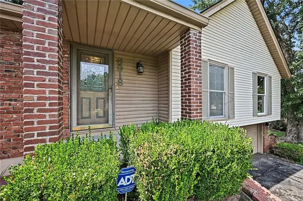 6918 Marion DR, Shawnee, KS 66218