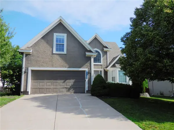 18200 W 157th ST, Olathe, KS 66062