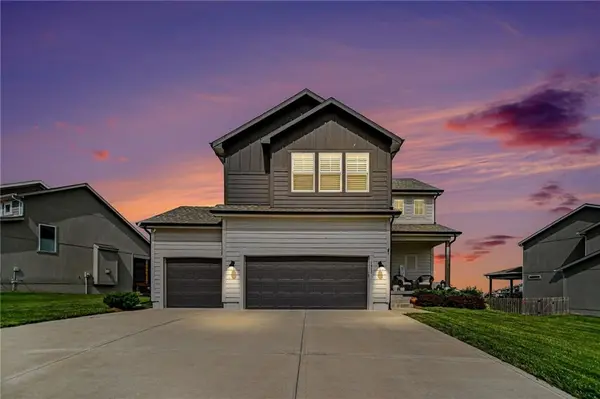 1912 SW Merryman DR, Lee's Summit, MO 64082