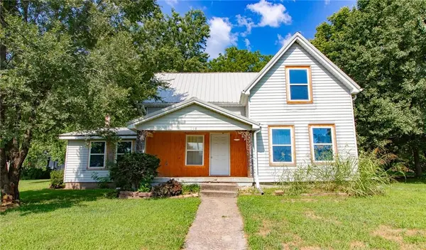 210 N Main ST, Centerview, MO 64019