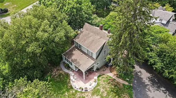 2705 Lovers LN, St Joseph, MO 64506