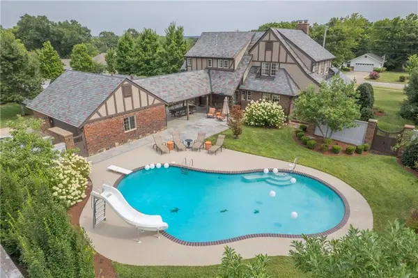 608 E 9th ST, Baxter Springs, KS 66713