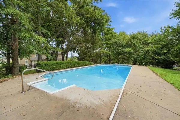13125 W 127th PL, Overland Park, KS 66213