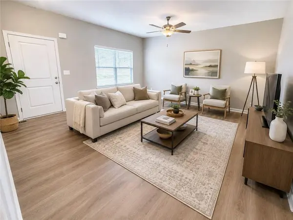 910 SW Pintail LN, Oak Grove, MO 64075