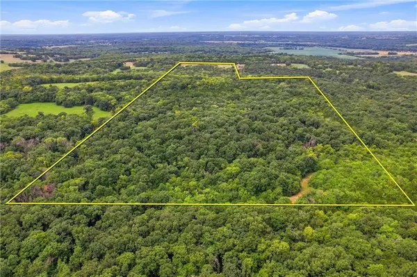 30405 Oak Grove RD, Paola, KS 66071