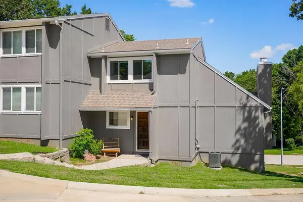 1028 NW 70th CT, Kansas City, MO 64118