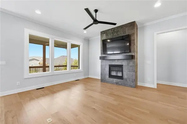 9436 Aurora ST, Lenexa, KS 66220