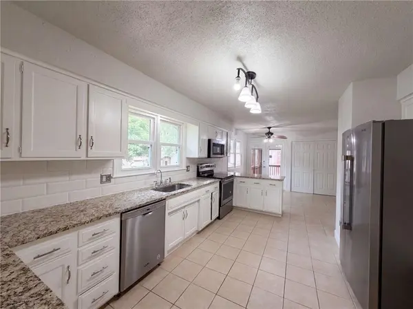 14224 S Raintree DR, Olathe, KS 66062