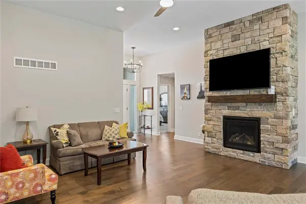 4712 Redwood ST, Leavenworth, KS 66048