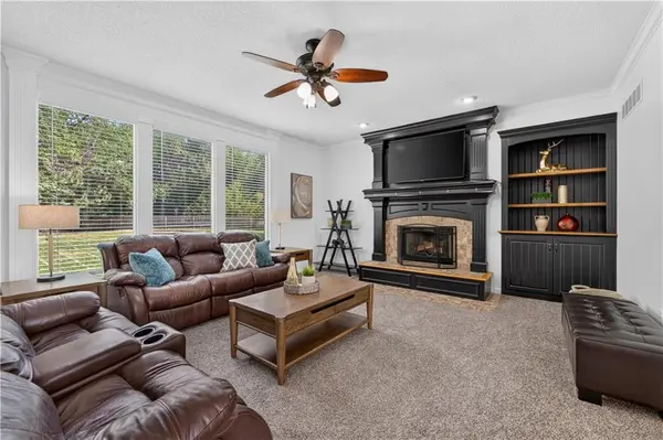 6618 W 147th TER, Overland Park, KS 66223