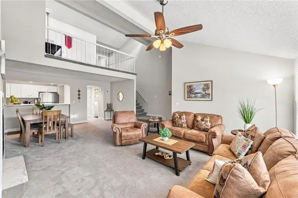 8885 W 106th TER, Overland Park, KS 66212