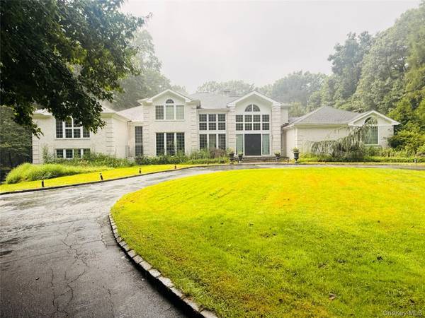 22 Evans DR, Glen Head, NY 11545